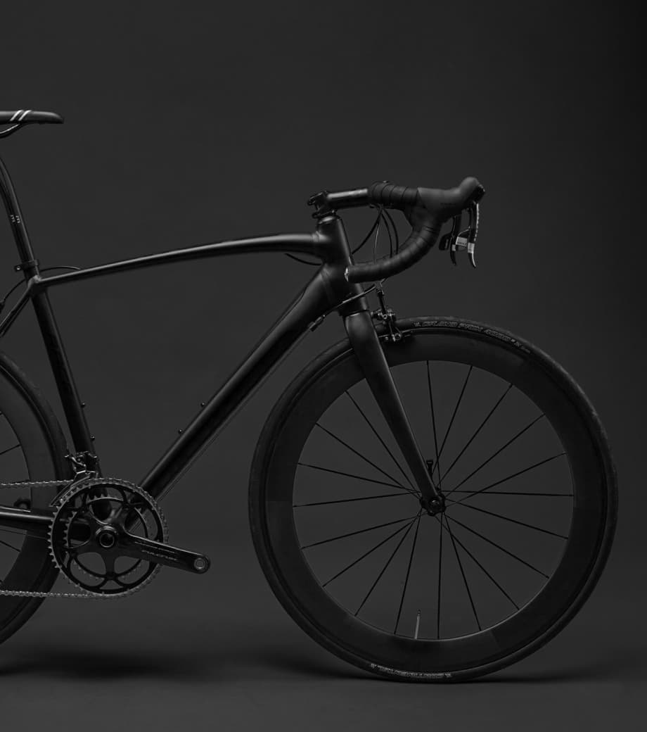 Bicicleta preta modelo Nimbus Stark